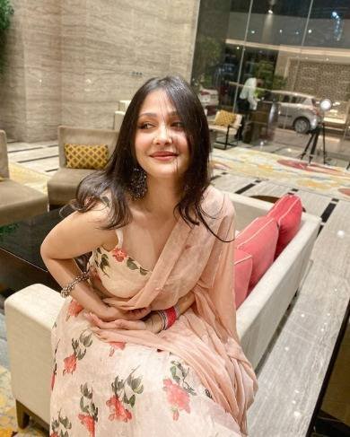 Pari - Ghaziabad Escorts